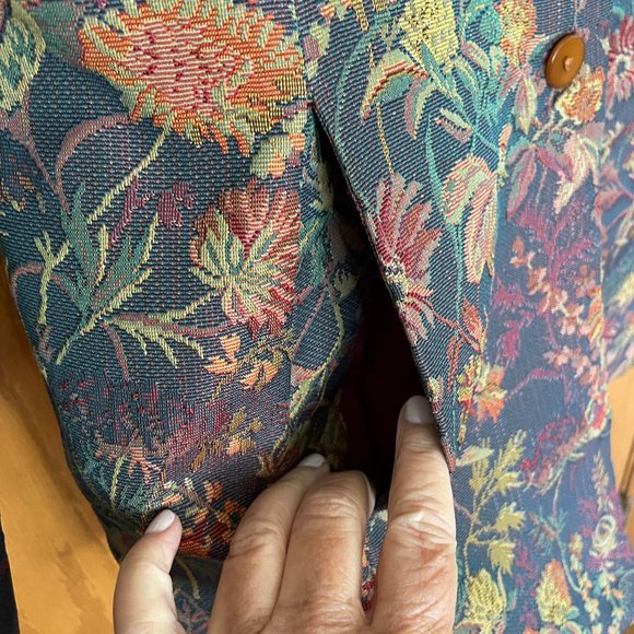 COLDWATER CREEK Women's Blazer. Multi-colored Tapestry Pattern. Size 12. - Picture 4 of 5